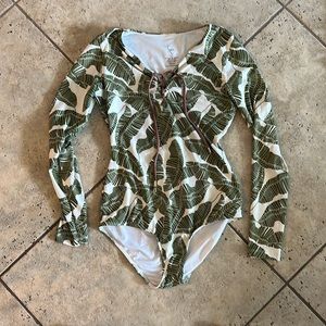 Seea surf suit size medium